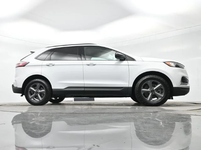 Used 2024 Oxford White Ford SEL image 31