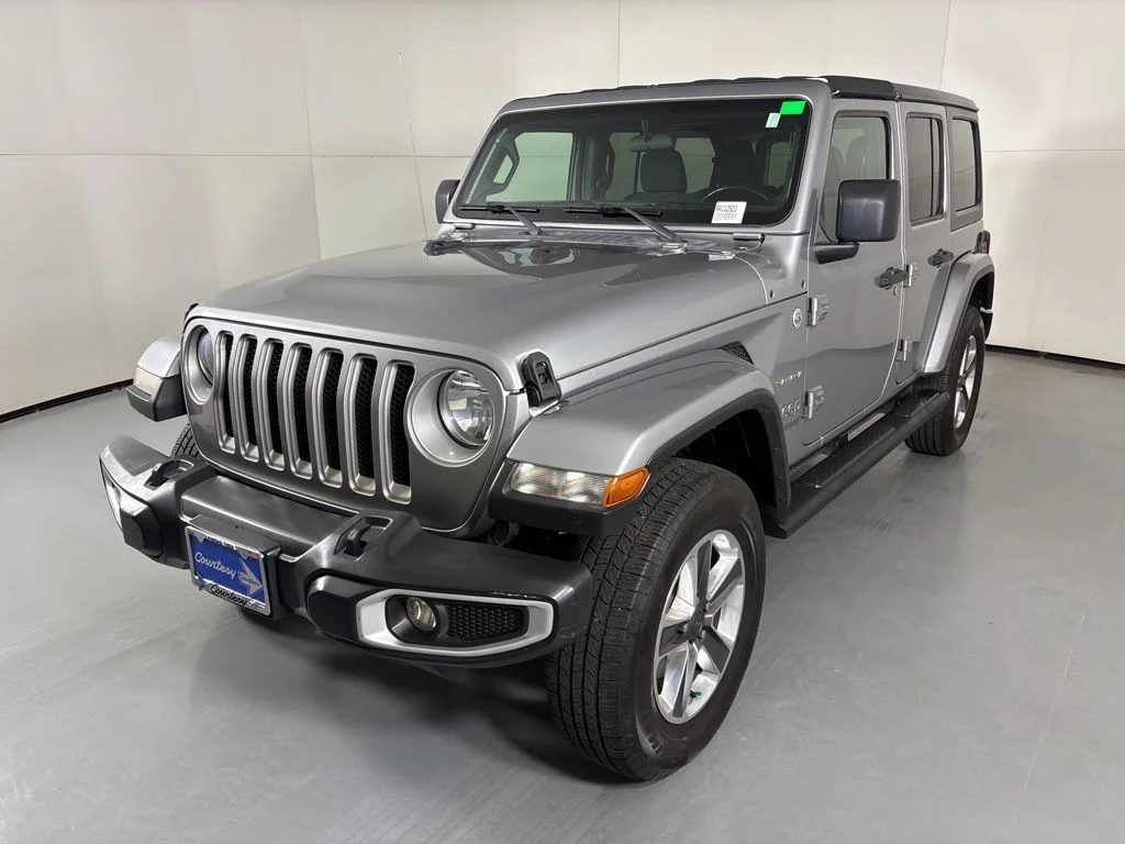 Used 2021 Silver Jeep Unlimited Sahara image 4
