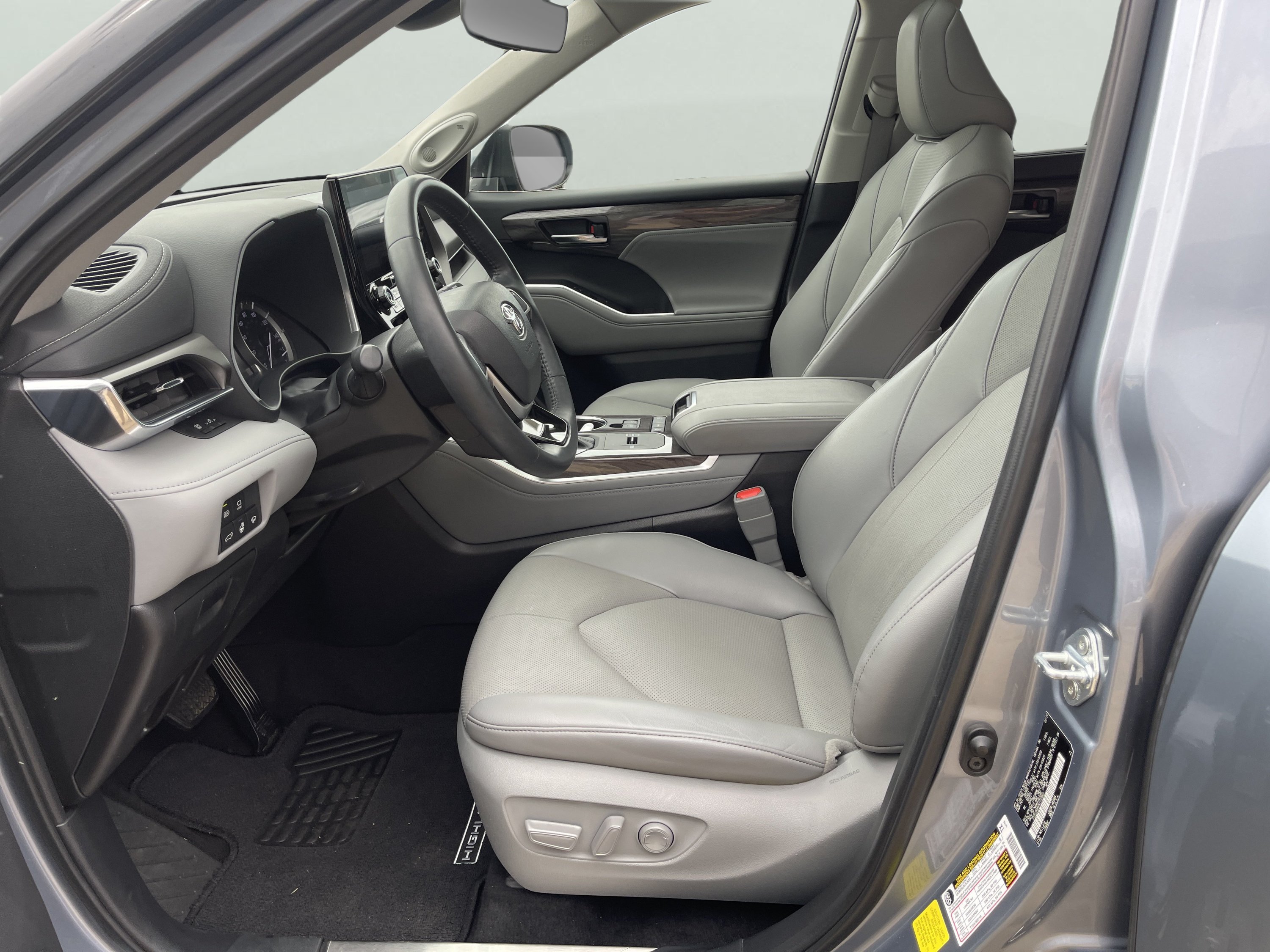 Used 2022 Moon Dust Toyota Limited image 11