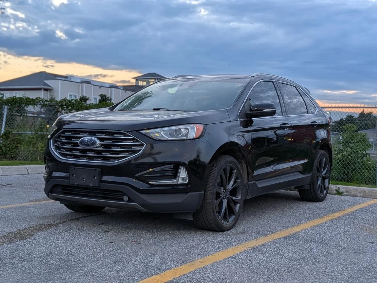Used 2019 Black Ford Sel Awd image 1