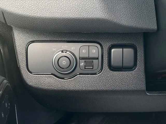 New 2027 Silver Mercedes-Benz Discovery Touring image 27