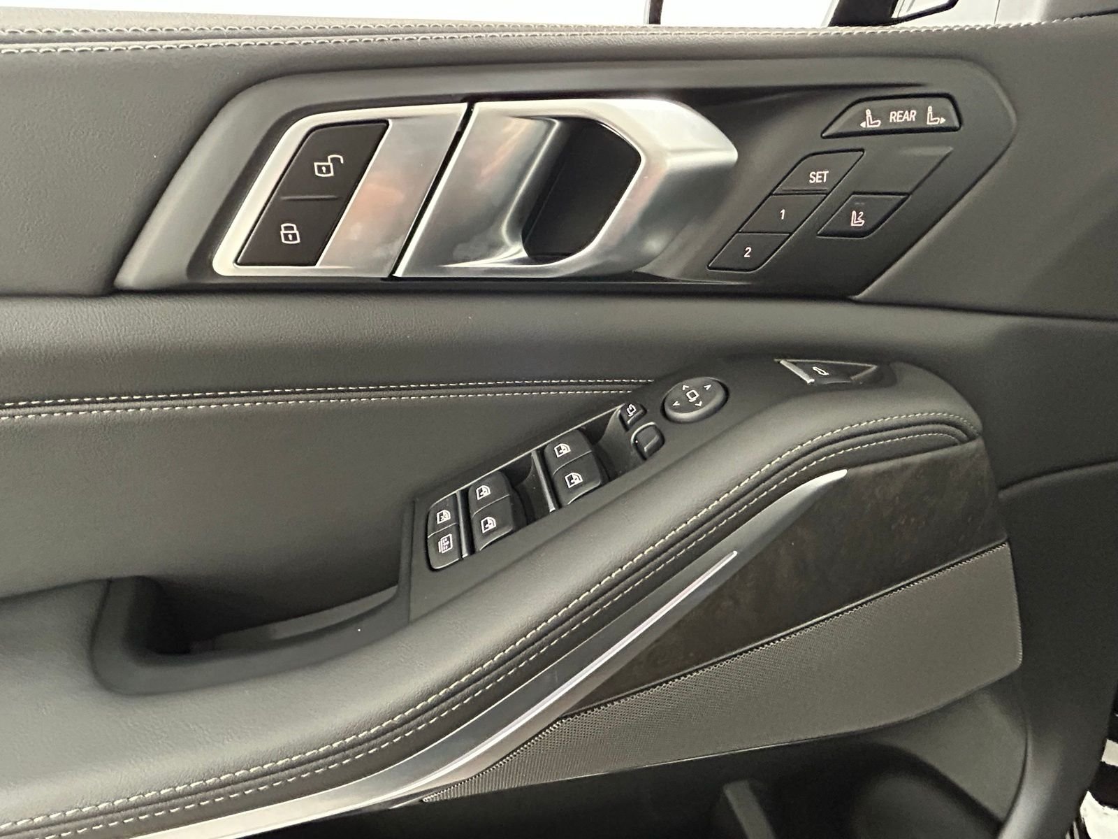 New 2026 0490 BMW xDrive40i image 24