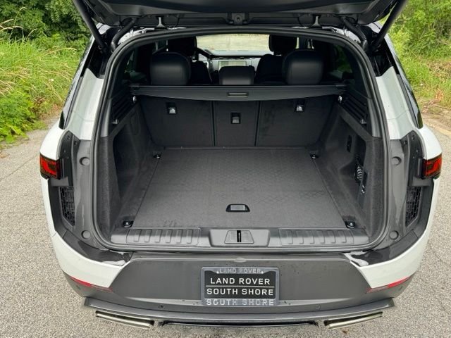 New 2026 Fuji White Land Rover SE image 14