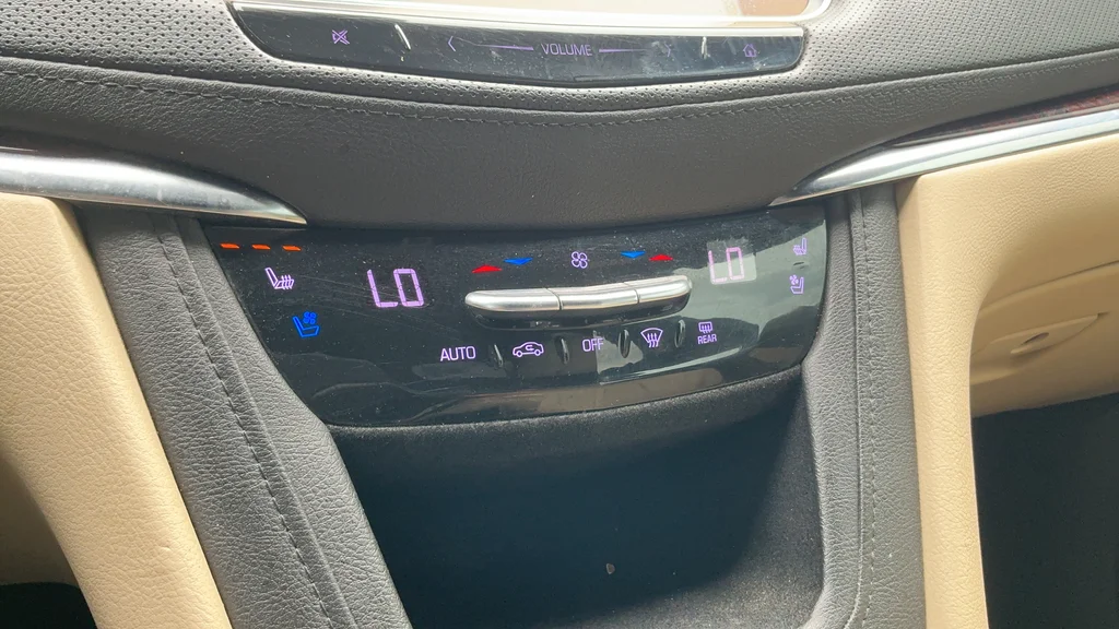 Used 2018 Silver Cadillac Premium Luxury image 16