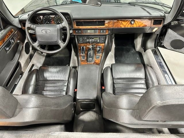 Used 1993  Jaguar Base image 34
