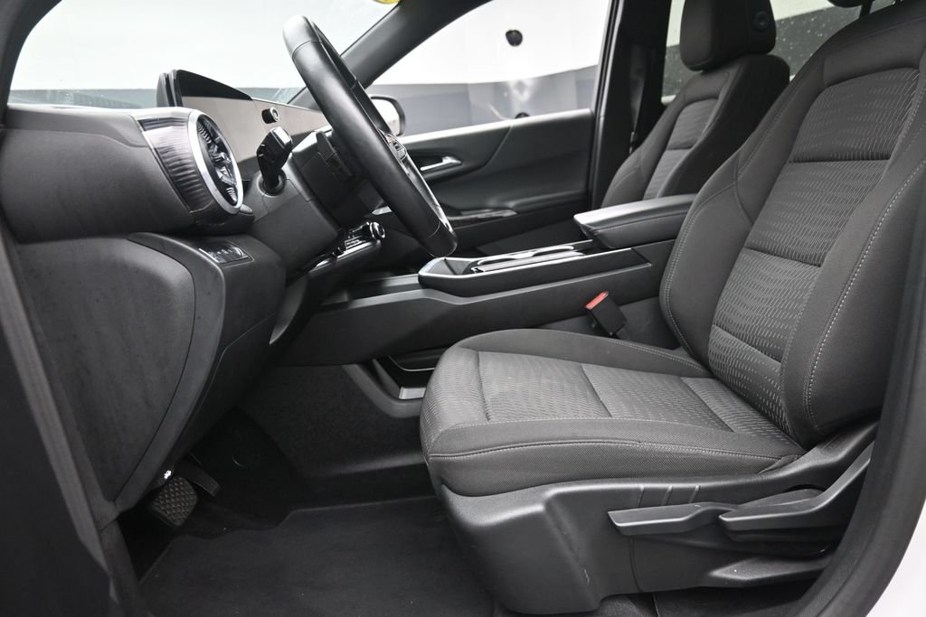 Used 2025 White Chevrolet LT image 16