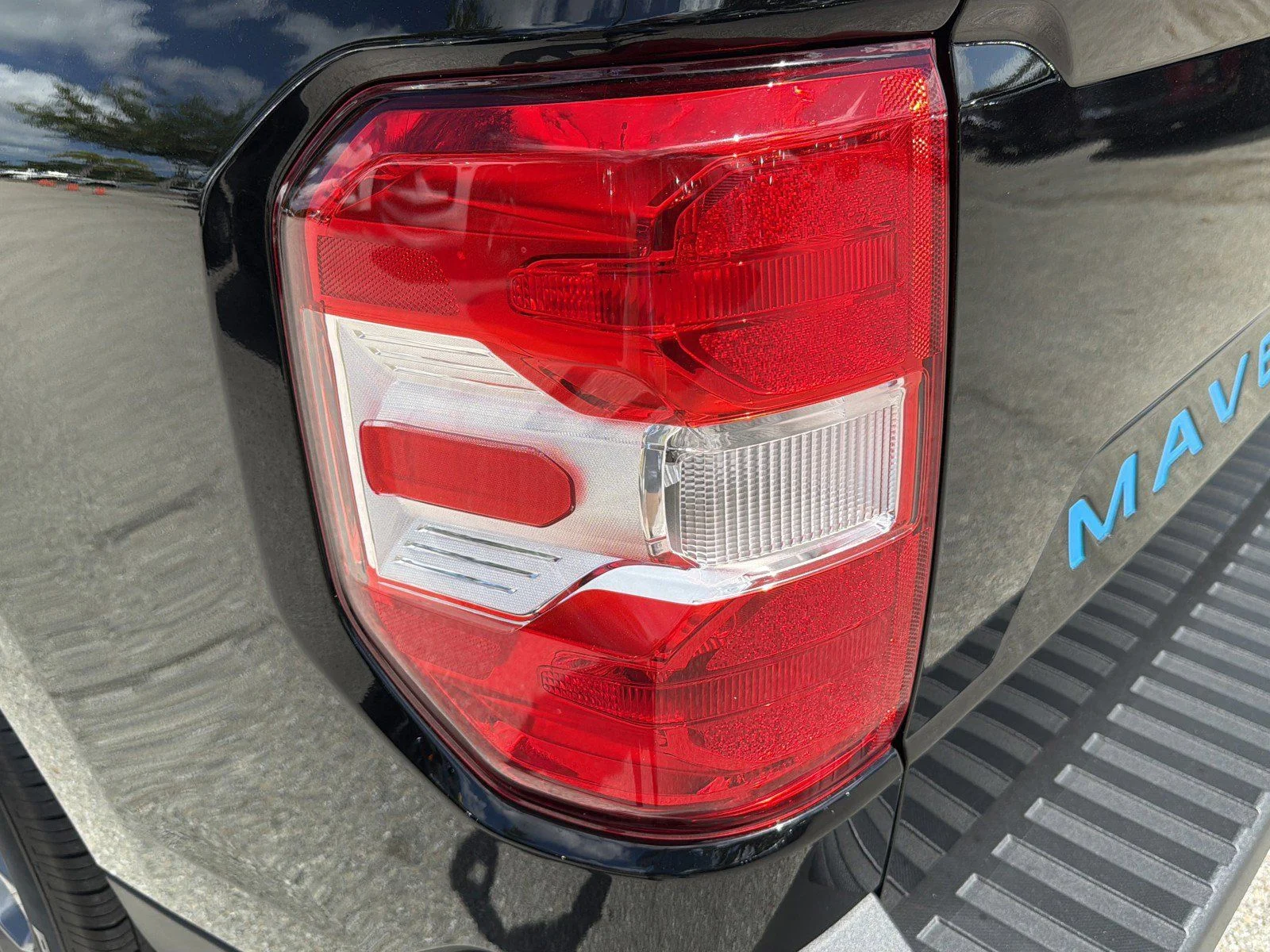 Used 2025 Black Ford XLT image 9