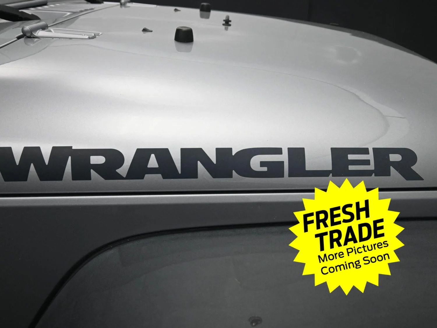 Used 2016 Billet Silver Metallic Clearcoat Jeep Black Bear image 6