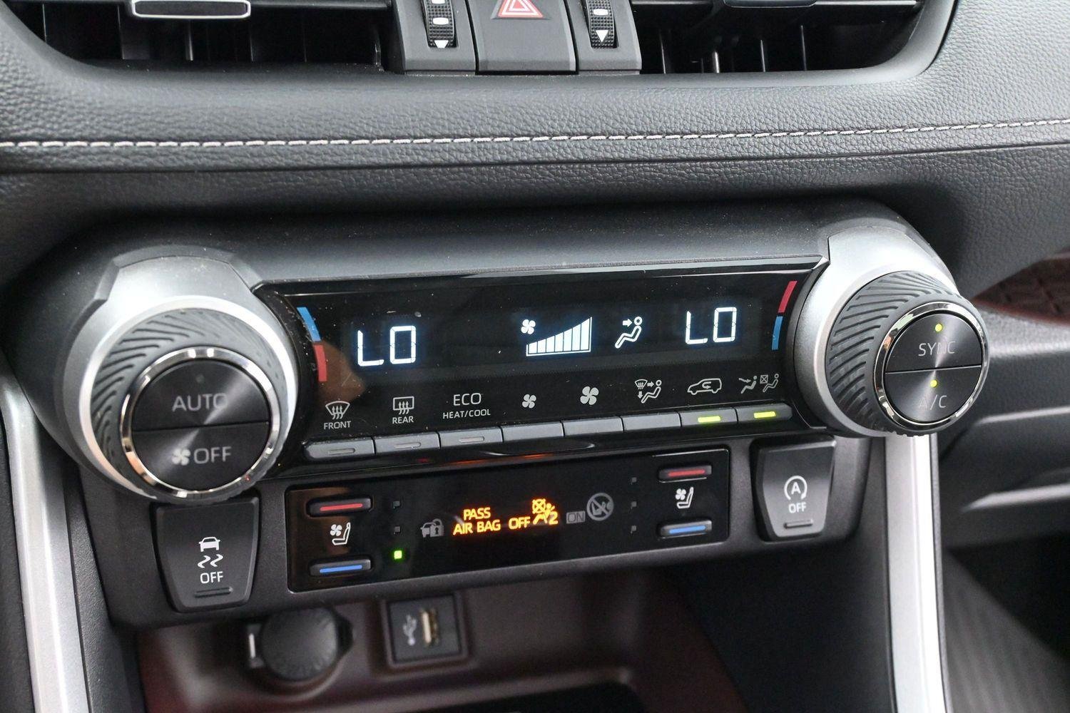 Used 2025 Wind Chill Pearl Toyota Limited image 25