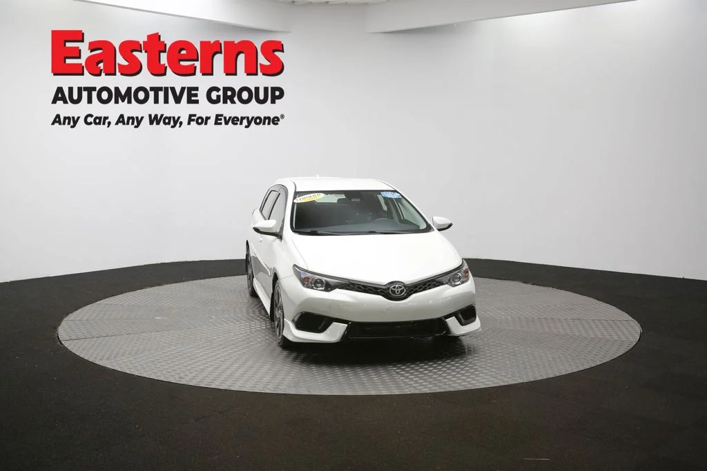 Used 2018 White Toyota Base image 47
