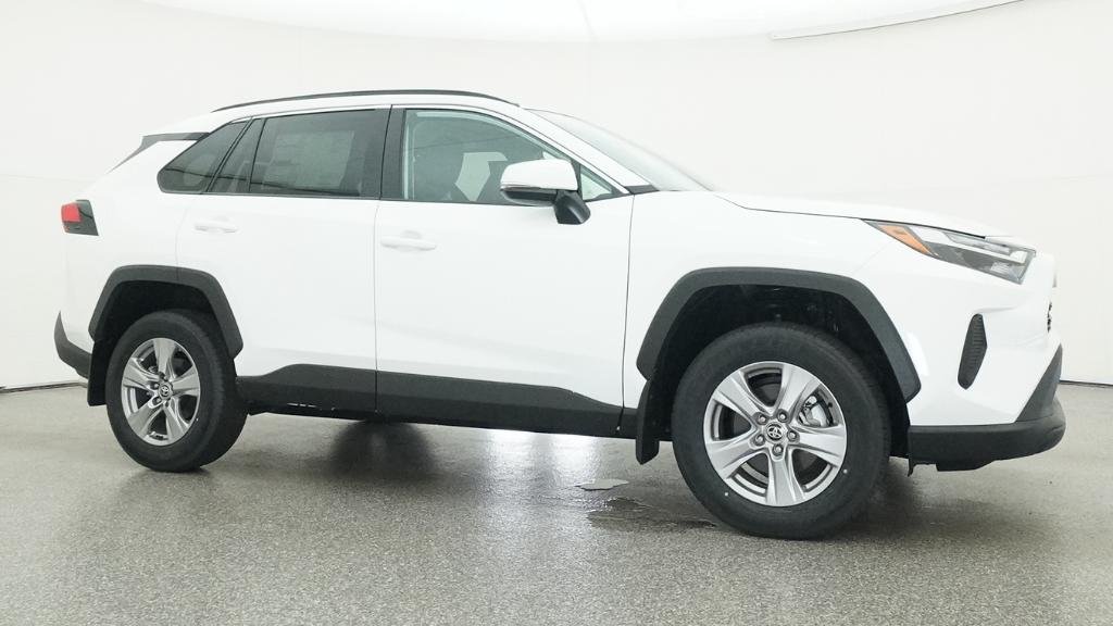 New 2025 Ice Cap Toyota XLE image 19