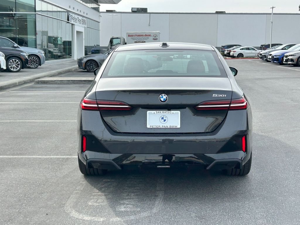 New 2026 Dark Graphite Metallic BMW 530i image 4