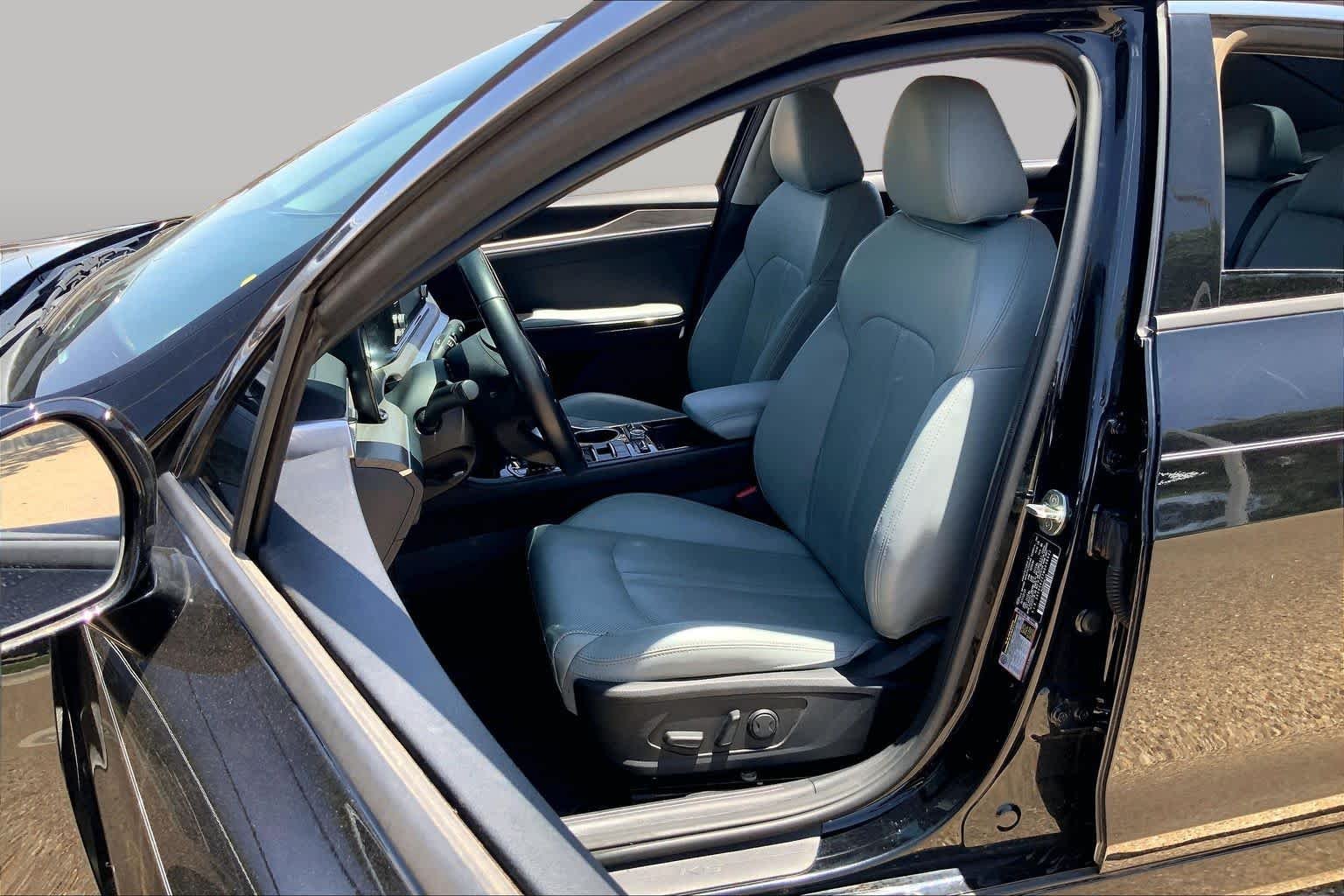 Used 2021 Ebony Black Kia EX image 8