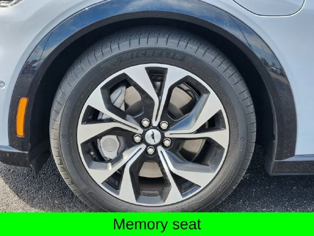 Used 2023 Space White Metallic Ford Premium image 9