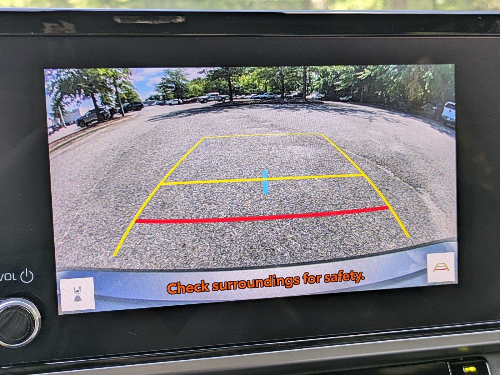 Used 2025  Toyota SE image 19