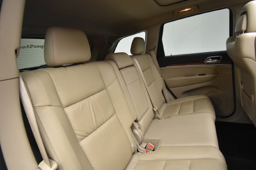 Used 2013 Bright White Clearcoat Jeep Limited image 20
