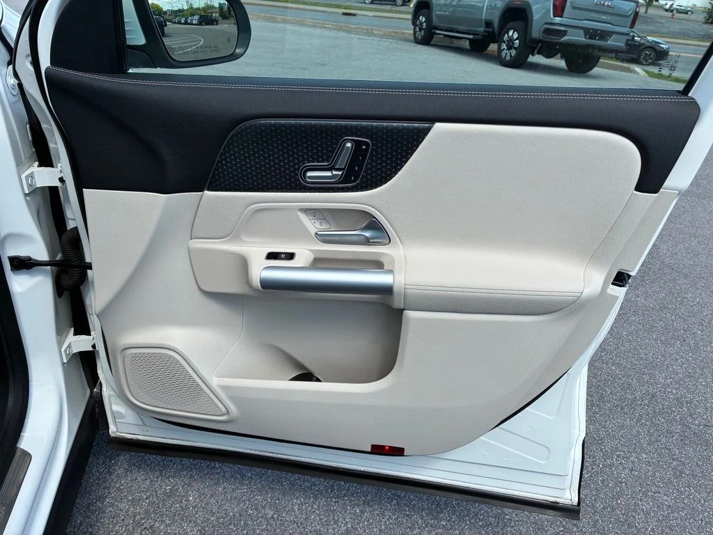 Used 2025 White Mercedes-Benz GLA 250 image 46