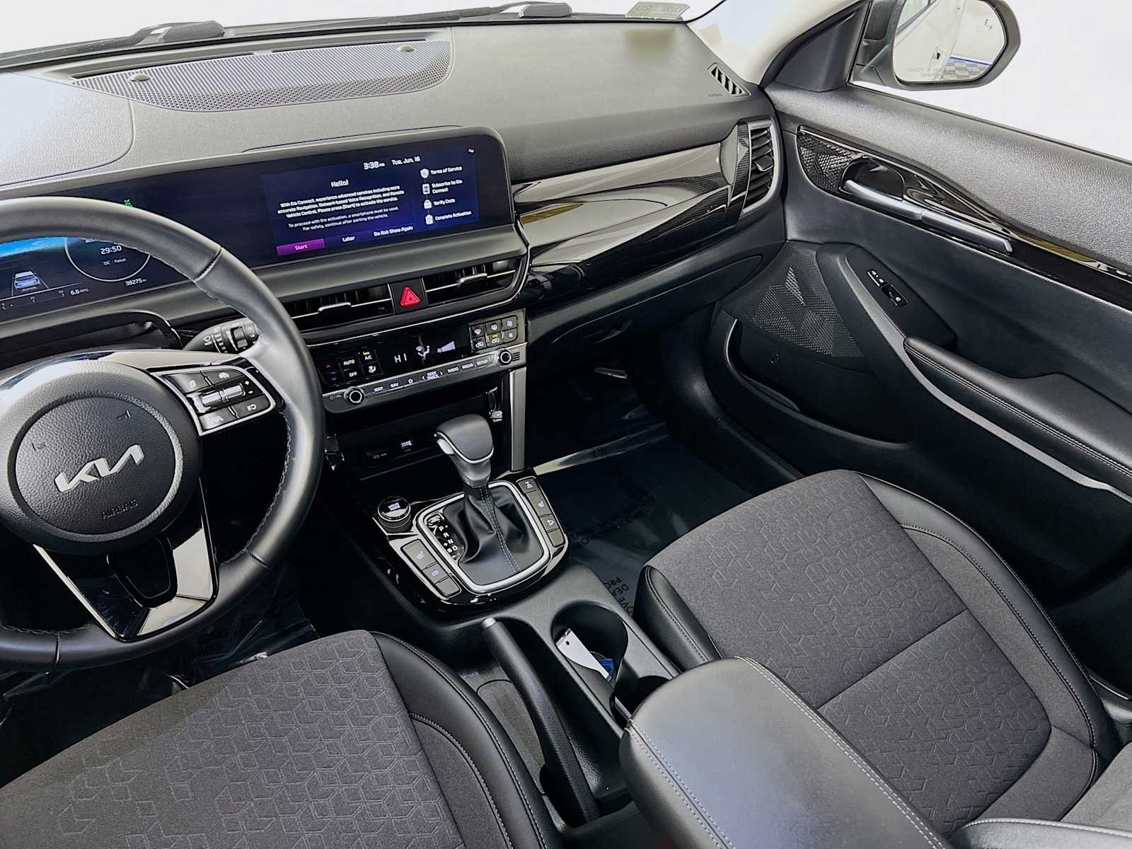 Used 2024 Clear White/Black Roof Kia X-Line image 24