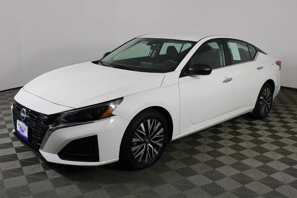 2025 Nissan Altima SV - Photo 3