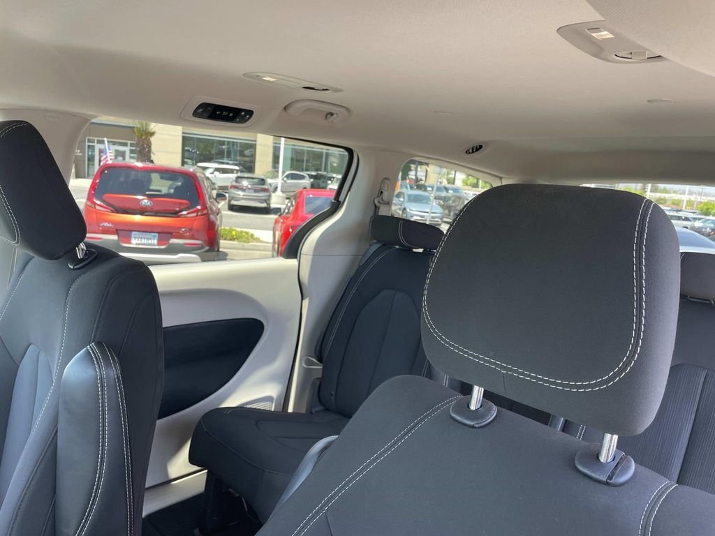Used 2023 White Chrysler LX image 22