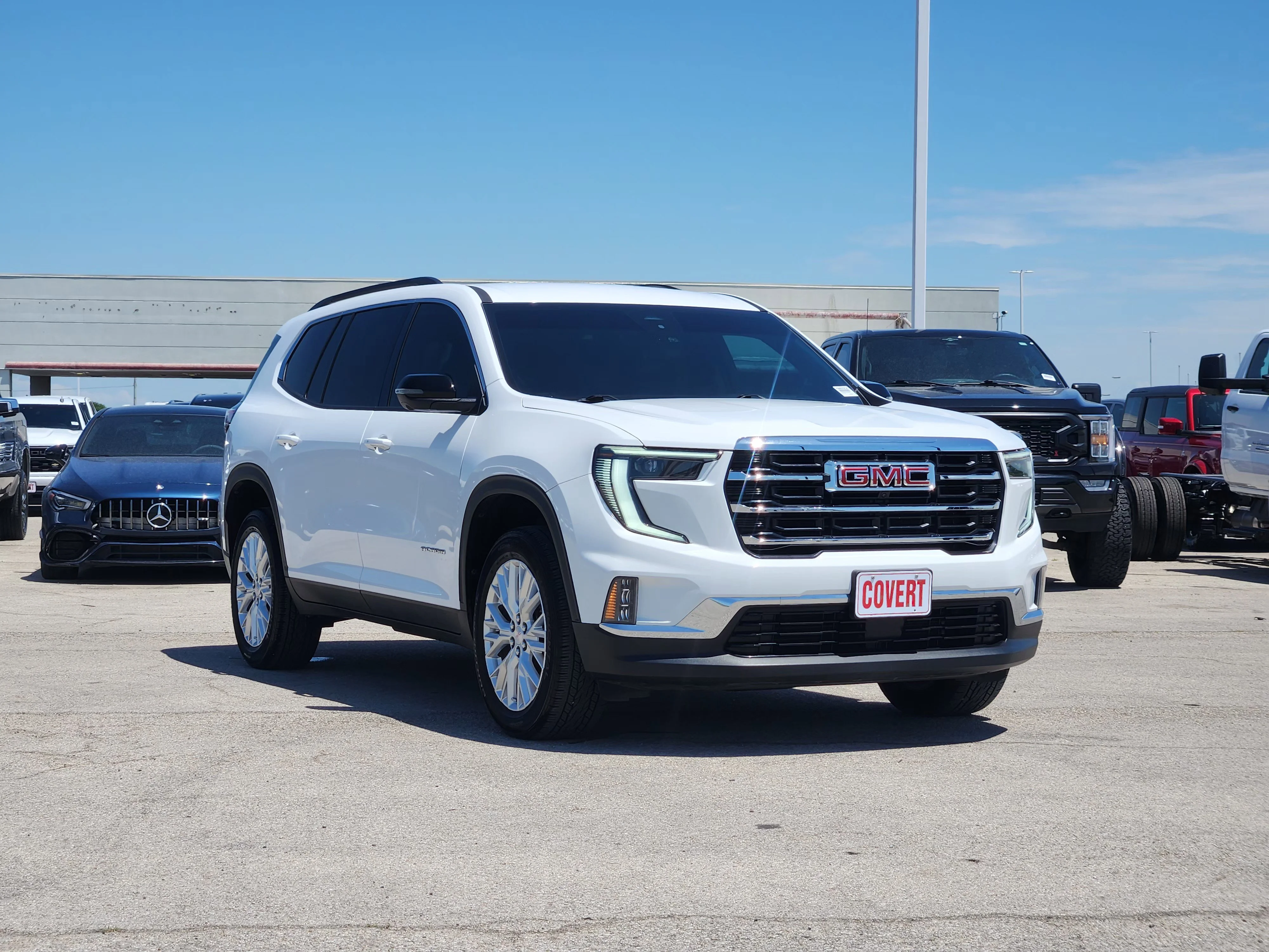 Used 2024 Summit White GMC Elevation image 3