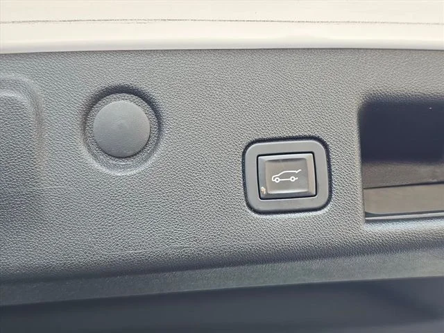 Used 2019 Beige Chevrolet Premier image 18