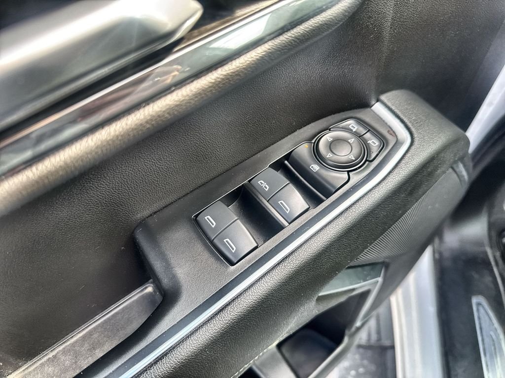 Used 2024 White GMC Elevation image 13