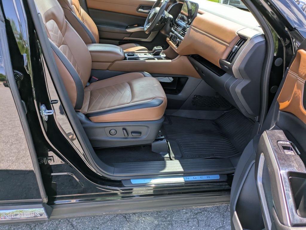 Used 2024 Black Nissan Platinum image 16