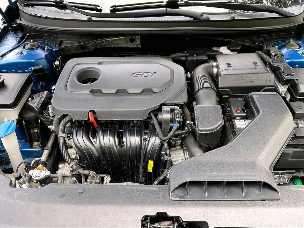 Used 2018 Electric Blue Hyundai Sport image 28