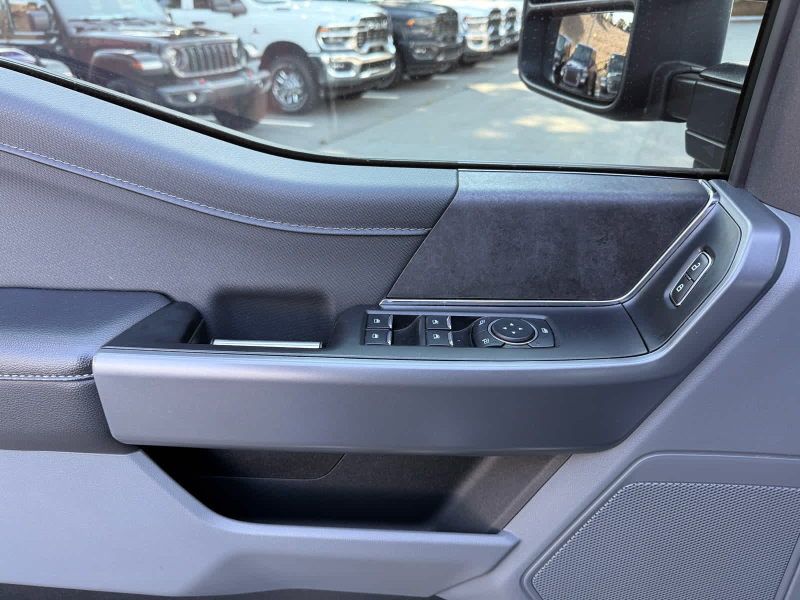Used 2024 Atlas Blue Metallic Ford XLT image 15