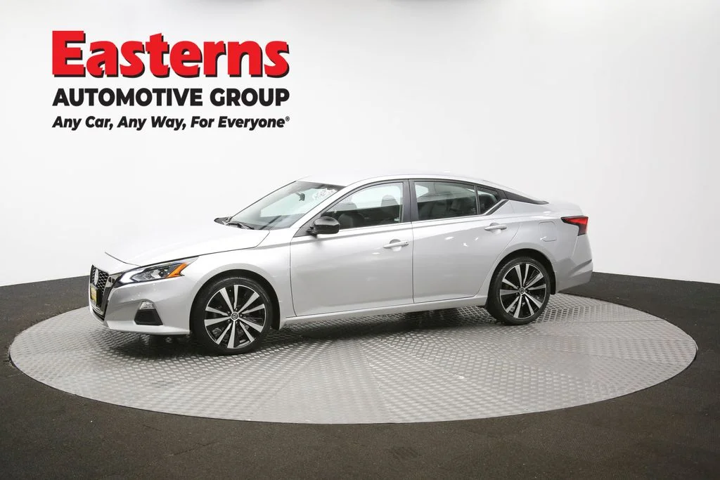 Used 2022 Silver Nissan 2.5 SR image 54