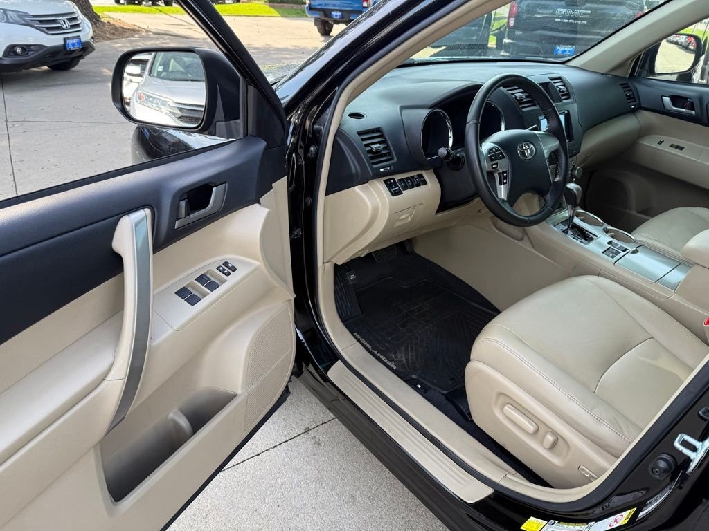 Used 2012 Black Toyota SE image 11