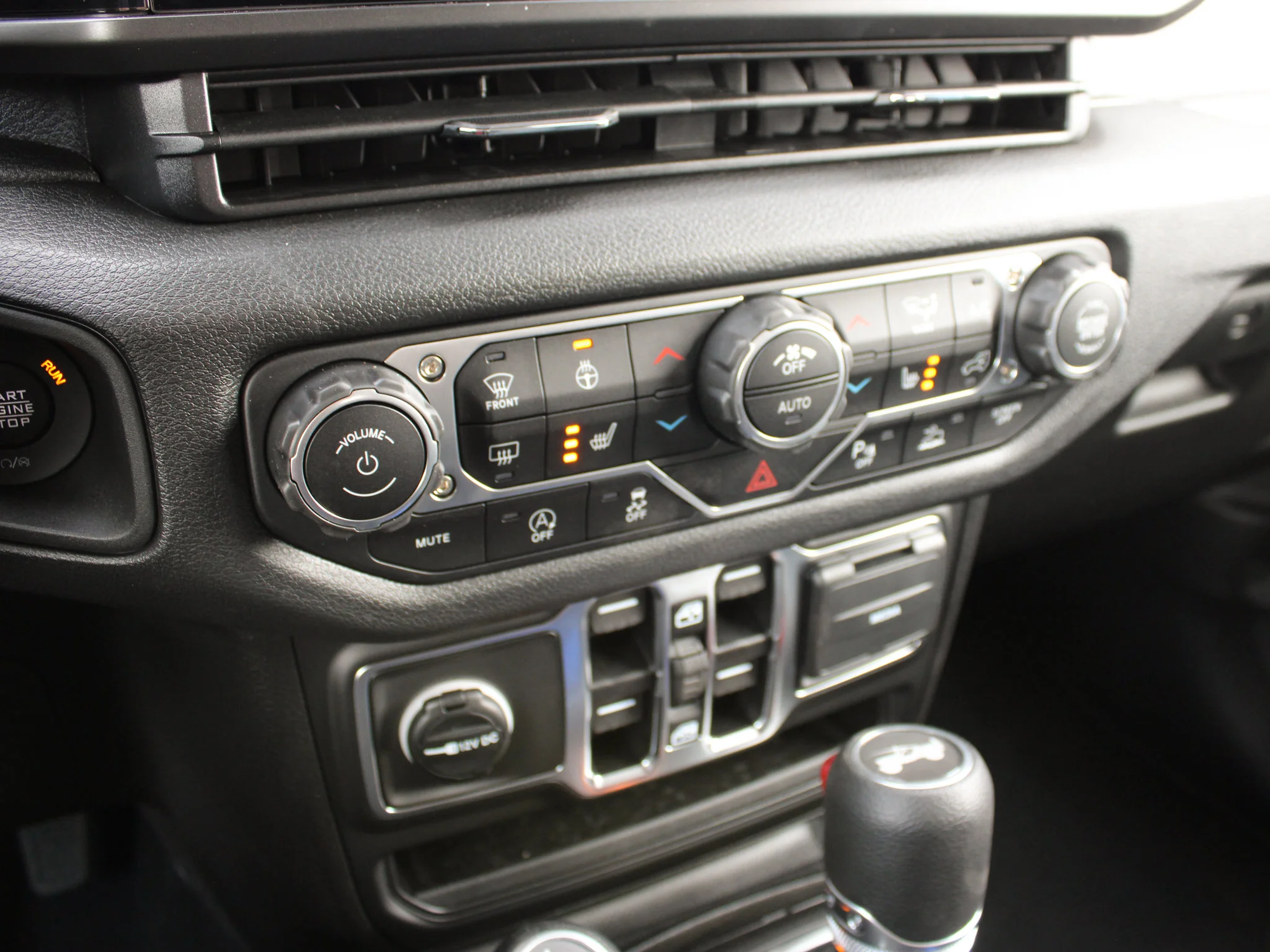 Used 2025 41 Jeep Sport S* 4 Door 4x4, Heated Seats/Wheel, Safety Group, Alpine Audio image 21