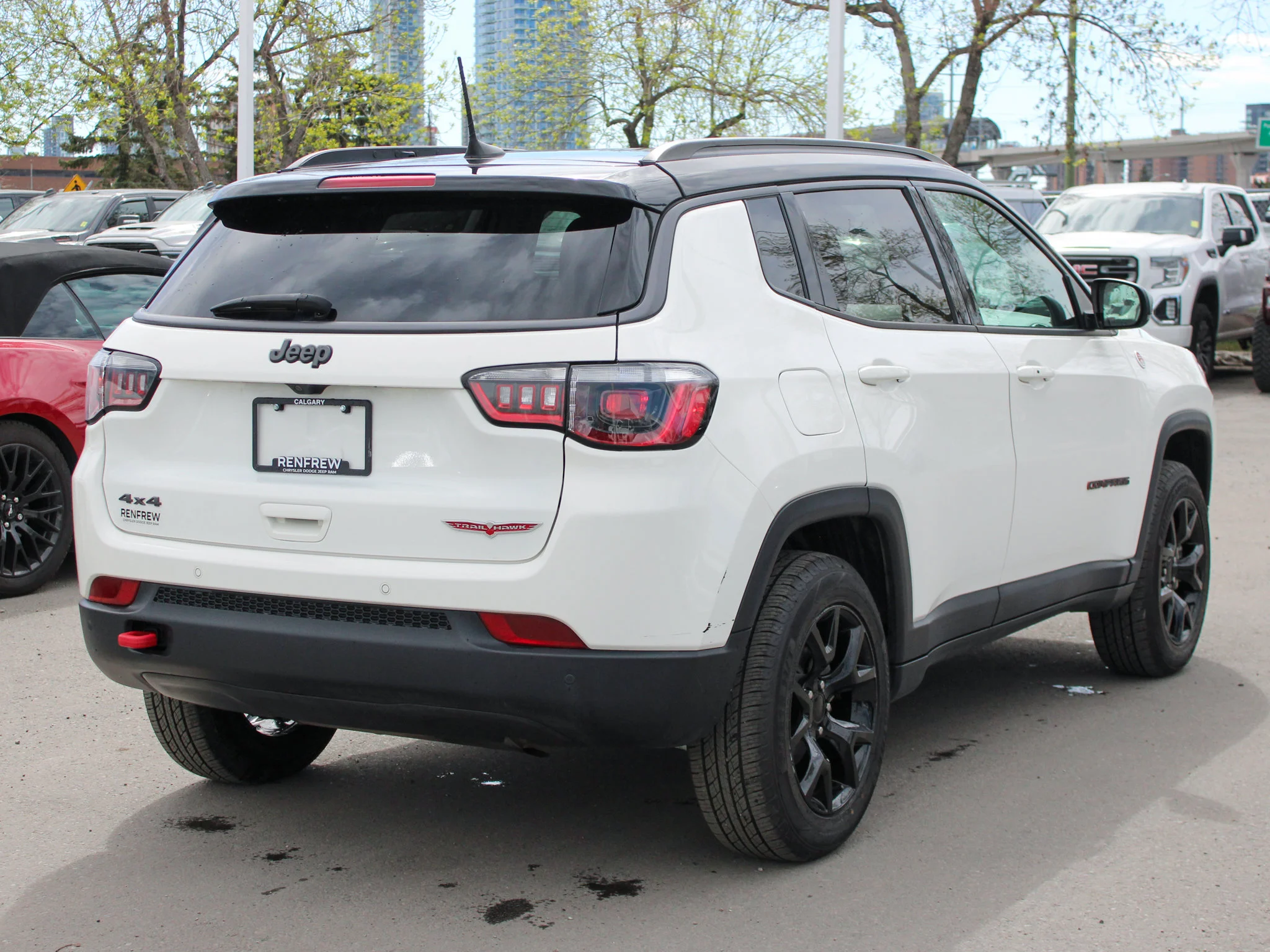Certified Used 2021 White Jeep Trailhawk * Alpine | Panoramic Roof | Heated Seats | Off-Road Skid Plates | Apple CarPlay image 15