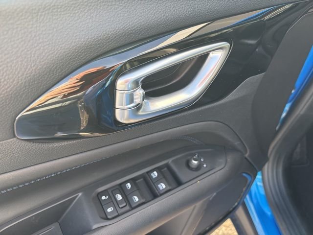 New 2026 Hydro Blue Pearlcoat Jeep Latitude image 21