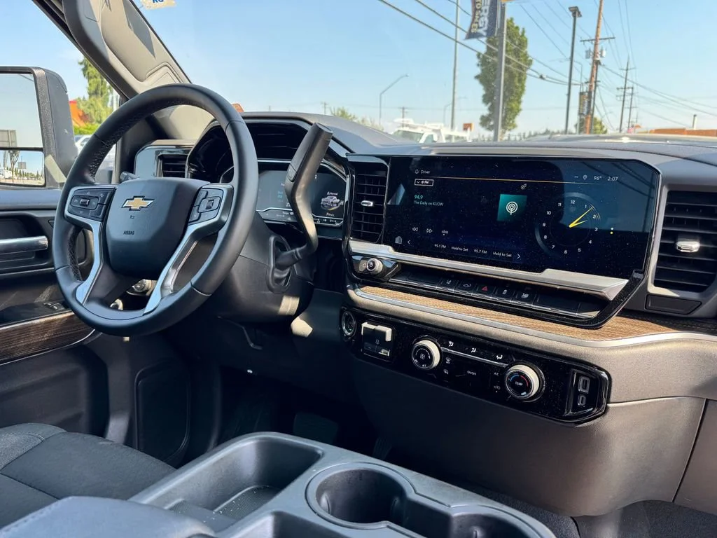 2024 Chevrolet Silverado 3500HD LT - Photo 11