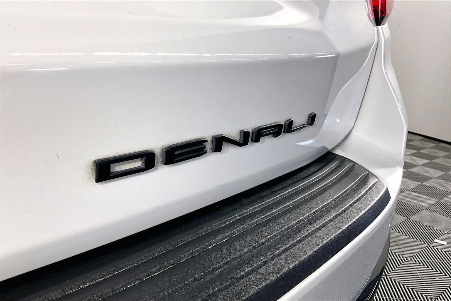 Used 2023 White Frost Tricoat GMC Denali image 10