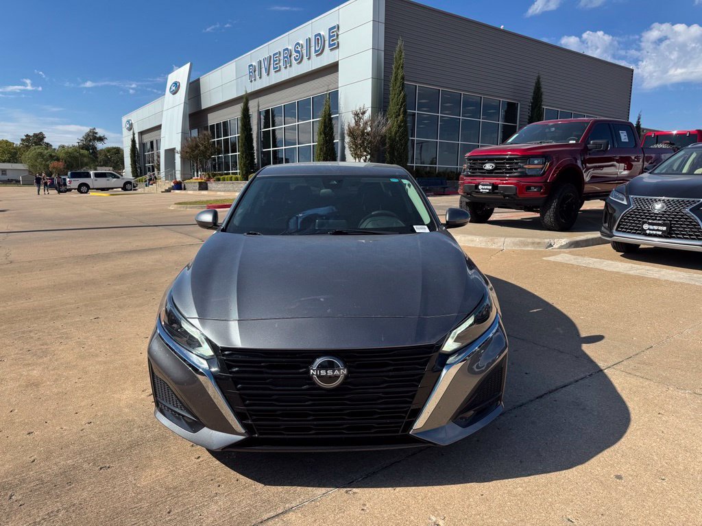 Used 2023 Gun Metallic Nissan 2.5 SV image 8