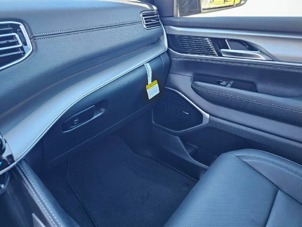 New 2026 Ghost Exterior Paint Jeep Limited Altitude image 27