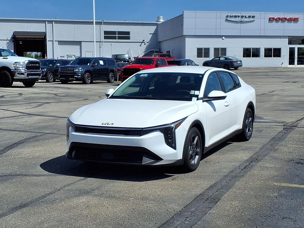 Used 2025 Kia K4 LXS with VIN 3KPFT4DE8SE121643 for sale in Kansas City