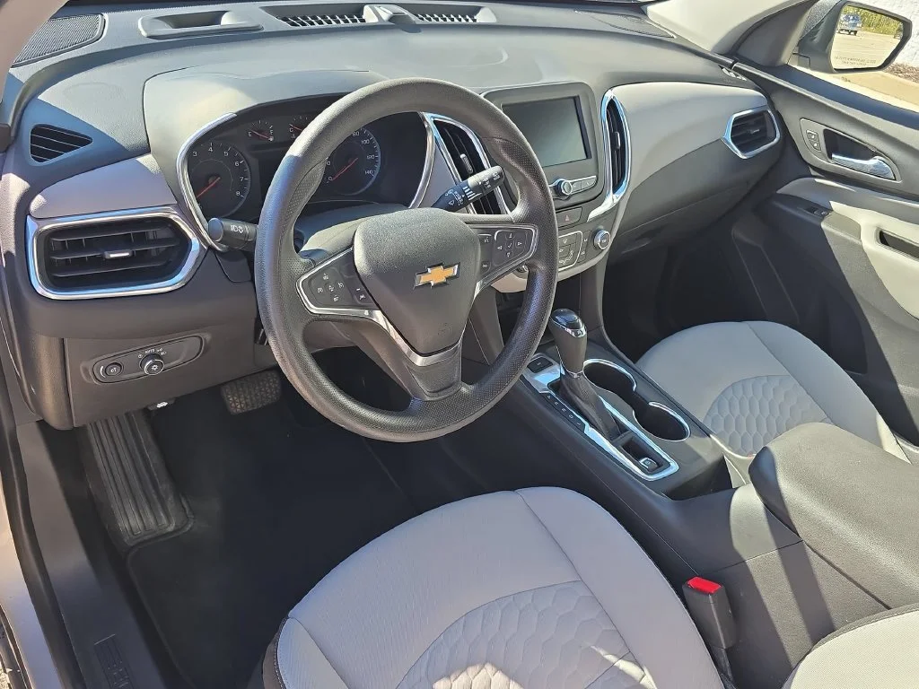 2020 Chevrolet Equinox LS - Photo 10