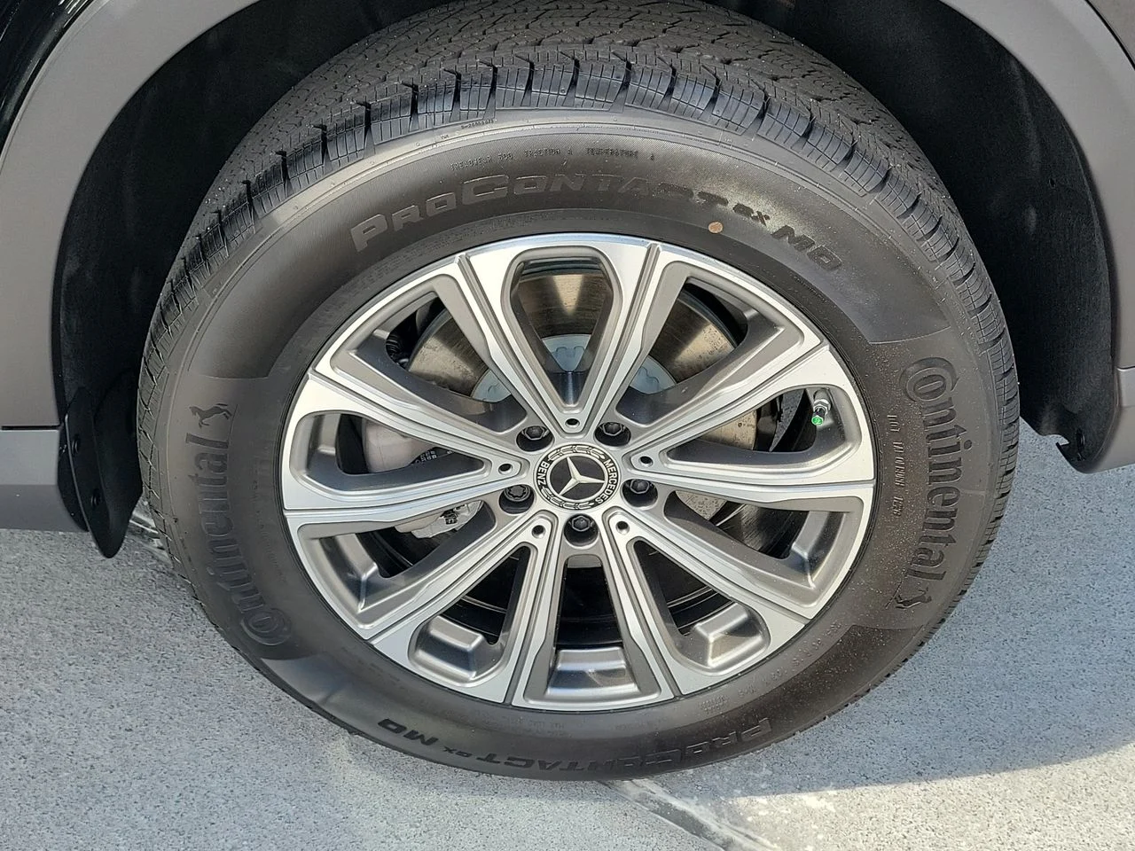 New 2026 Black Mercedes-Benz GLC 300 image 10