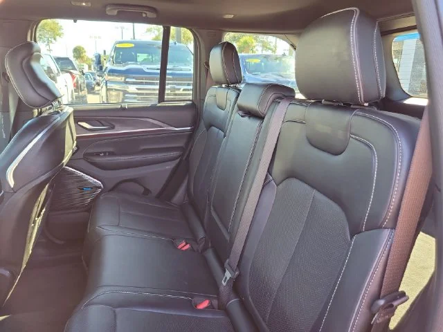 2023 Jeep Grand Cherokee Overland - Photo 19