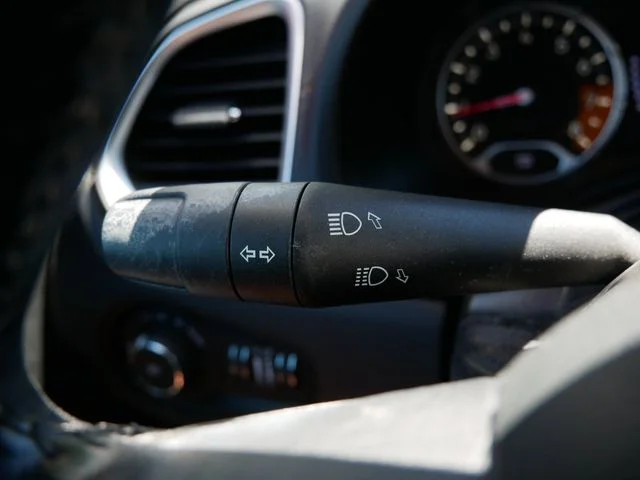 Used 2018 Red Jeep Latitude image 19