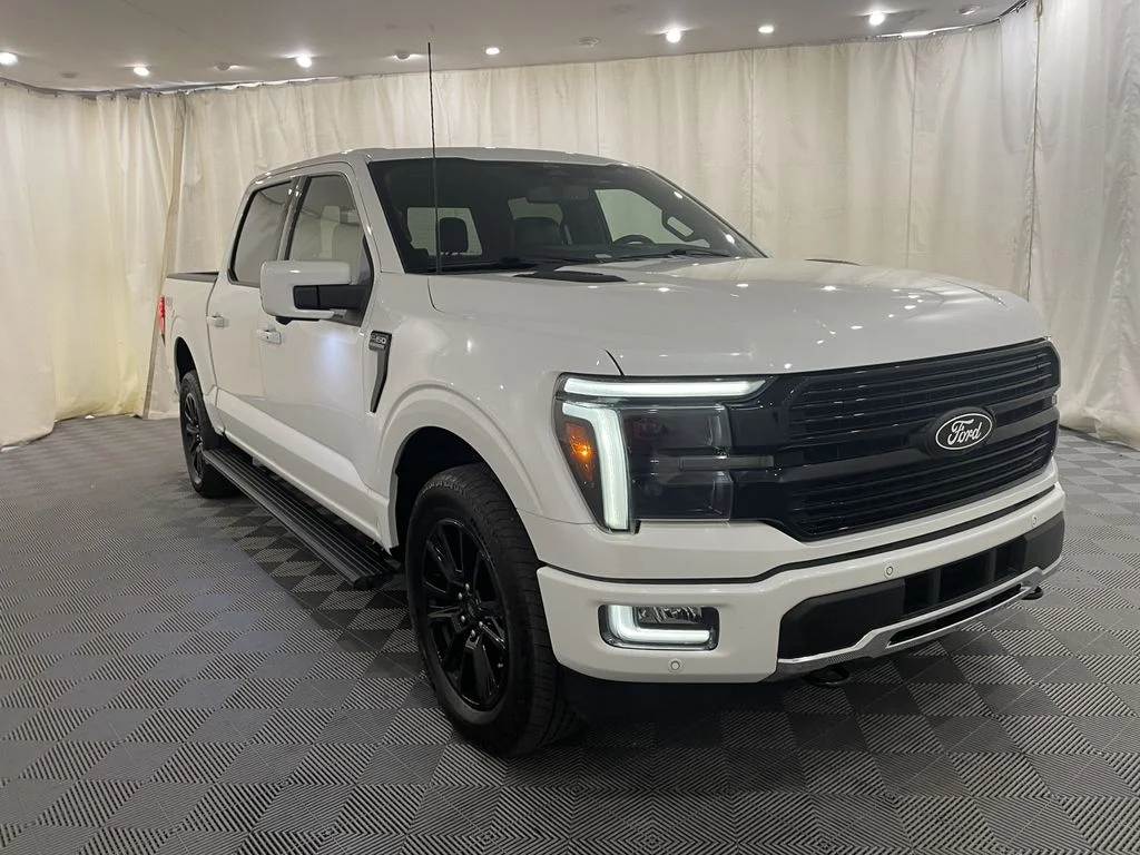 Used 2024 STAR WHITE METALLIC TRICOAT Ford Platinum image 4