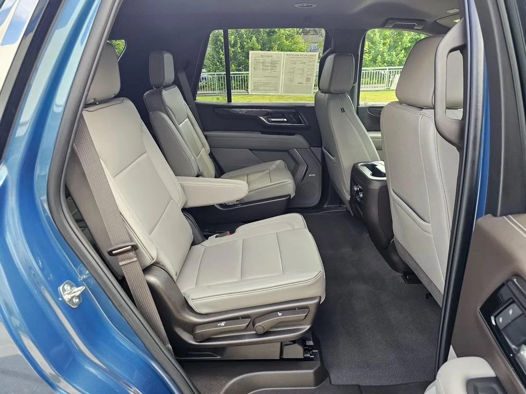 Used 2025 Downpour Metallic GMC Elevation image 12