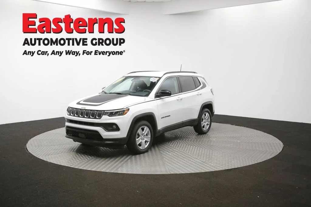 Used 2022 White Jeep Latitude image 53