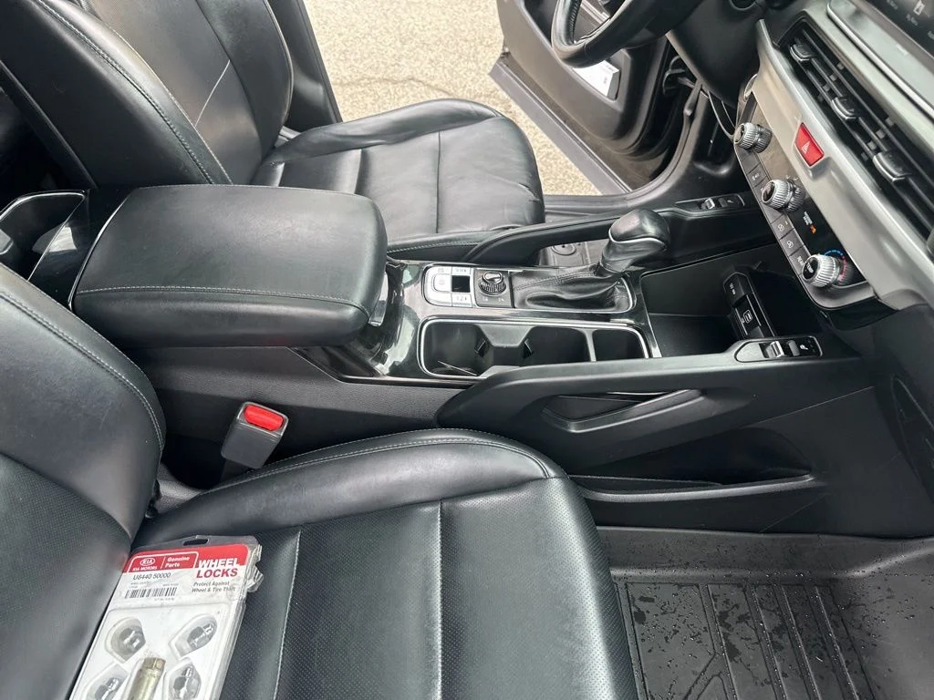 Used 2020 Black Kia S image 34