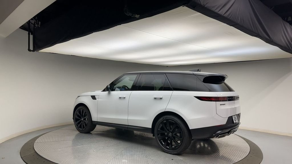 Used 2025 Fuji White Land Rover SE image 6