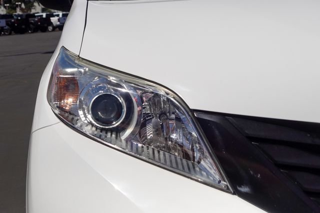 Used 2017 White Toyota L image 6